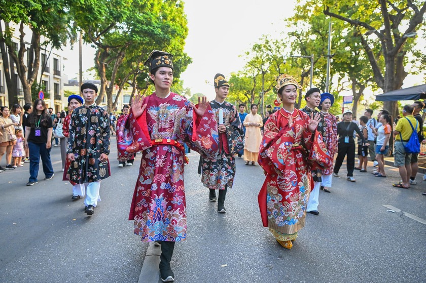 Đây là một hoạt động nhằm giới thiệu, tôn vinh nét đẹp cổ phục Việt, đồng thời giúp khán giả tìm hiểu thêm những nét văn hoá đặc sắc