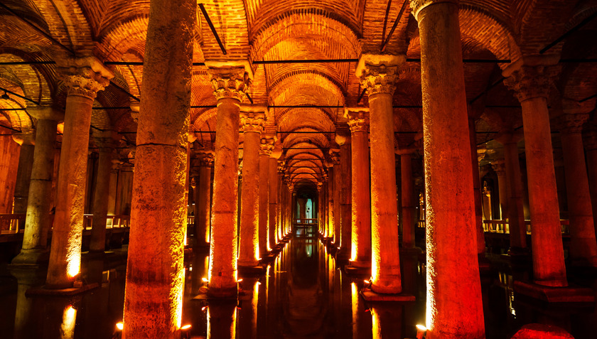 Khi thành phố rơi vào tay đế chế Ottoman trong thế kỷ XV, Basilica Cistern tiếp tục được sử dụng nhưng không còn đóng vai trò quan trọng, trước khi rơi vào quên lãng