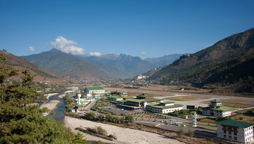 Không giống các sân bay khác trên thế giới, việc hạ cánh ở Paro hoàn toàn dựa vào kỹ năng điều khiển thủ công của phi công