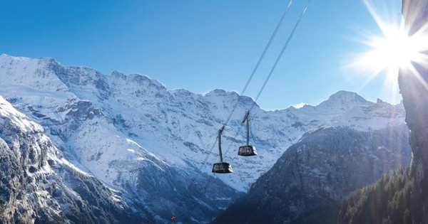 Cảm giác như đang bay lượn giữa không trung, ngắm nhìn toàn cảnh dãy Alps hùng vĩ chắc chắn sẽ là một trải nghiệm khó quên