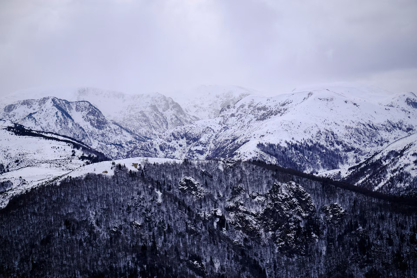 Những ngọn núi của dãy núi Pyrenees của Pháp nhìn từ Cao nguyên de Beille, Pháp