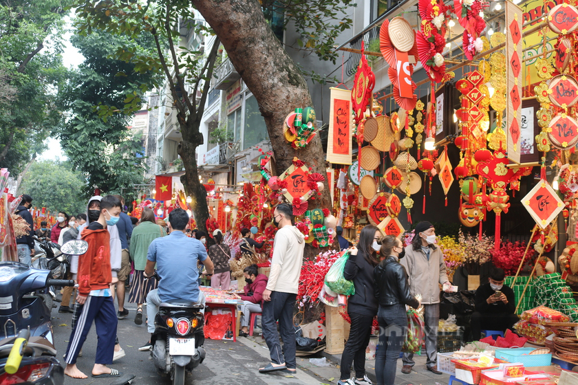 Hằng năm, cứ đến ngày 23 tháng Chạp, mỗi người dân lại náo nức chuẩn bị đồ lễ cúng tiễn ông Táo về trời