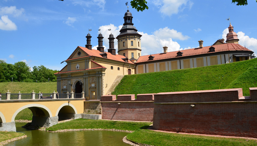 Belarus tên chính thức là Cộng hòa Belarus, là quốc gia không giáp biển nằm ở phía Đông Âu, giáp Nga ở phía Đông Bắc