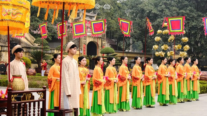 Trung tâm Bảo tồn Di sản Thăng Long - Hà Nội tổ chức chương trình trình diễn nghi lễ Tống cựu nghinh tân nhằm tái hiện các nghi thức, phong tục dân gian và cung đình độc đáo