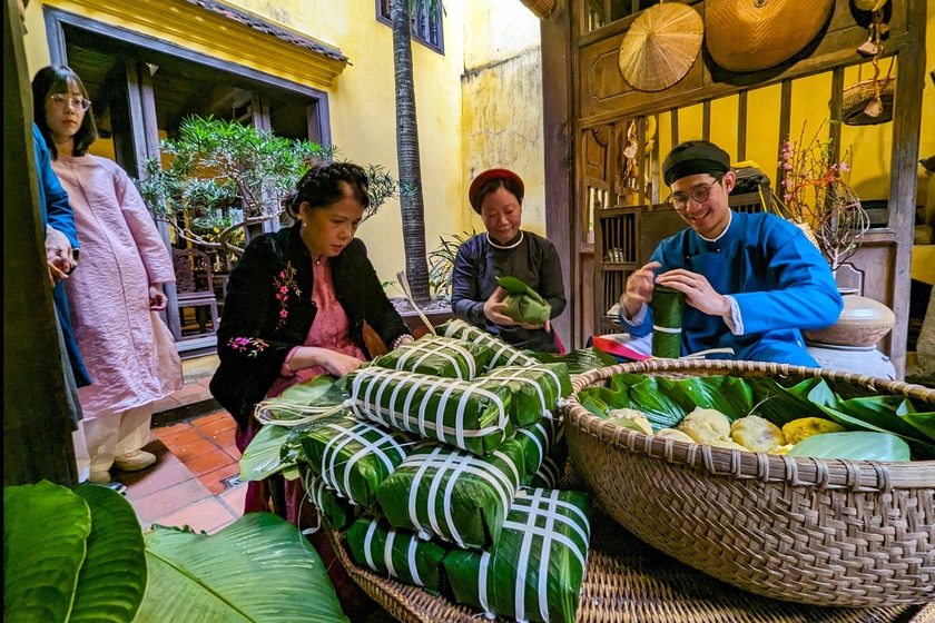 Nằm phía bắc hồ Hoàn Kiếm, đứng khiêm nhường trên con phố cùng tên, nhà cổ 87 Mã Mây không chỉ là một di tích kiến trúc nghệ thuật mà còn là một “điểm hẹn văn hóa” giữa Hà thành