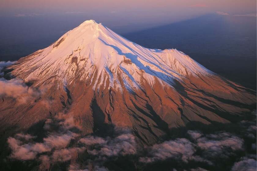 New Zealand đã trở thành quốc gia đầu tiên trên thế giới cấp quyền sinh sống cho các địa điểm tự nhiên, trong đó núi Taranaki mới được trao quyền