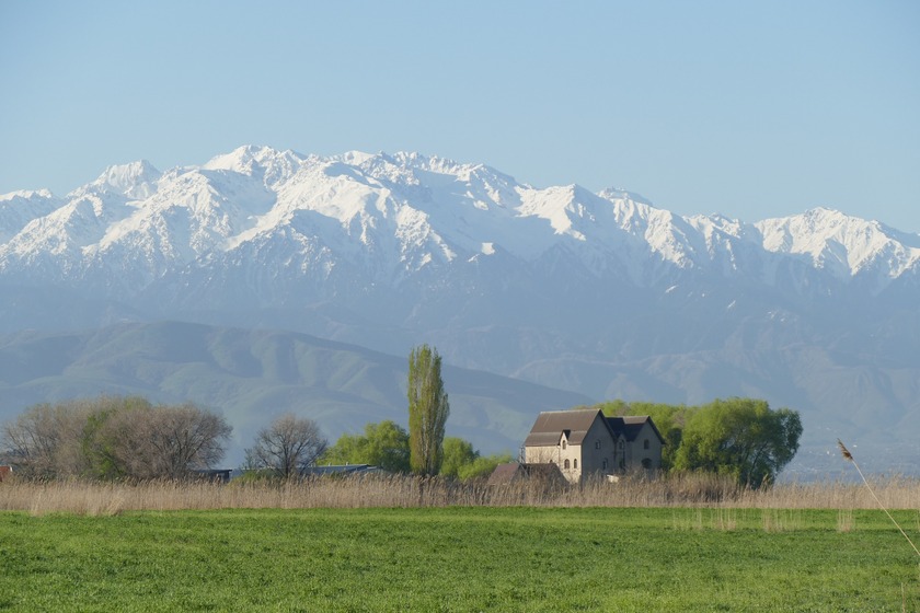 Khung cảnh trên đường từ Almaty tới Saty