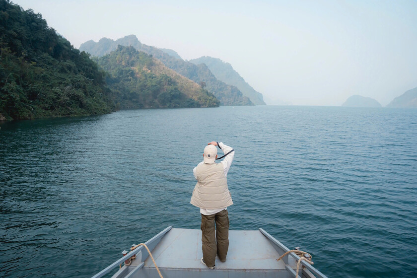 “Hạ Long thu nhỏ” giữa hồ Hòa Bình