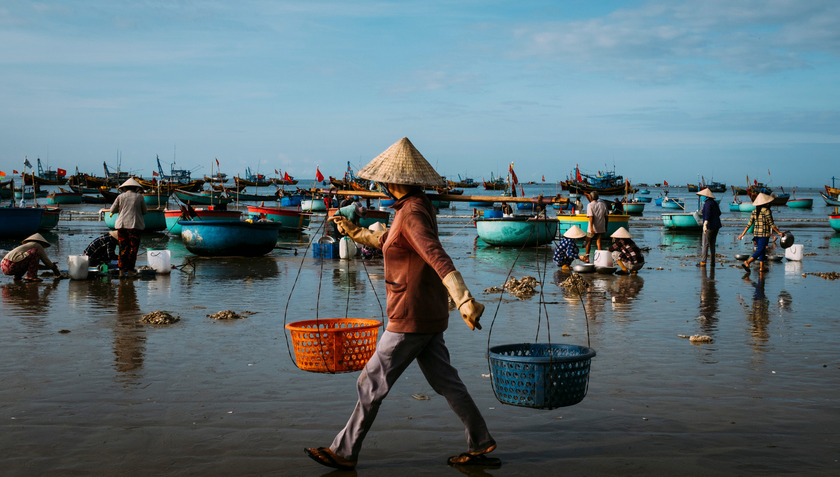 Với tuổi đời hơn 100 năm, bao năm qua, người dân sống ven đầm nhờ đánh bắt, nuôi trồng thủy hải sản