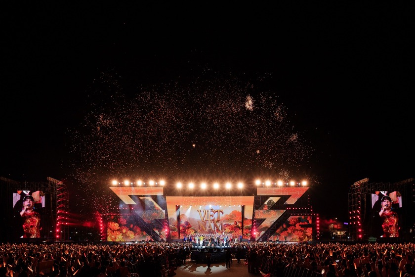 Các chị đẹp đã đưa khán giả tại Chị đẹp concert đi khắp ba miền Bắc Trung Nam của Việt Nam