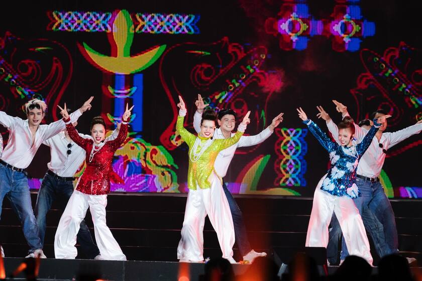 Đám cưới miền Tây đầy vui nhộn, hài hước trên sân khấu COncert chị đẹp 2025