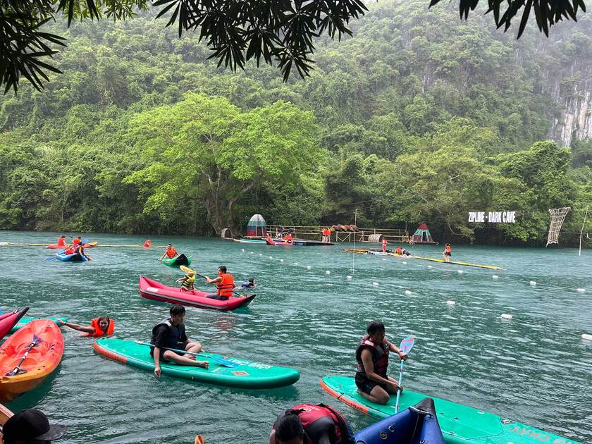 Chèo thuyền kayak trên sông Chày