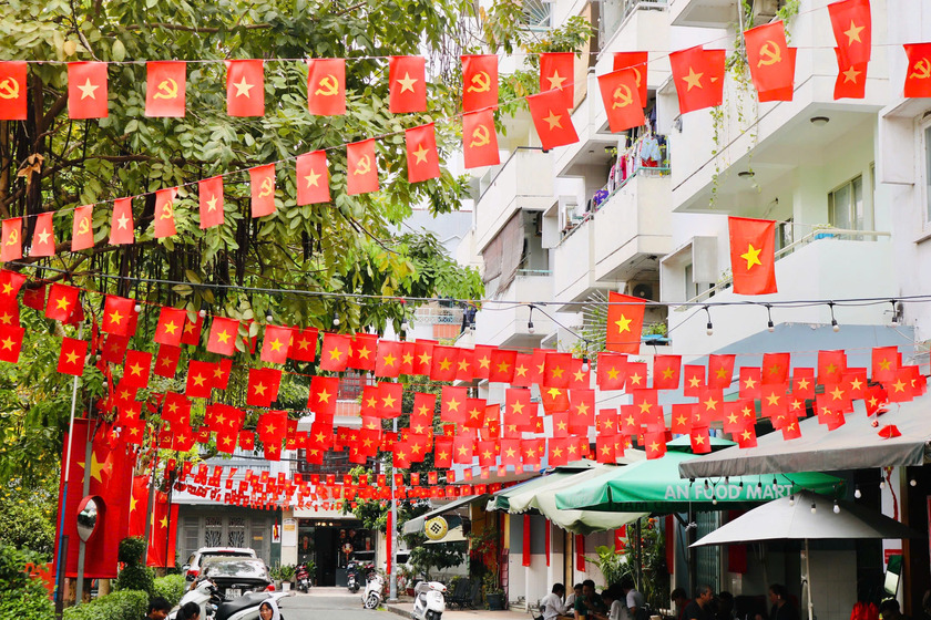 Không chỉ các cơ sở lưu trú, nhiều nhà hàng nằm trên trục đường trung tâm cũng đã điều chỉnh thời gian hoạt động để phù hợp với kế hoạch tổ chức lễ kỷ niệm của Thành phố