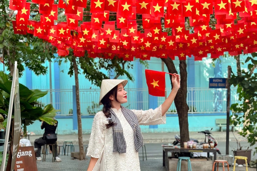 Tất cả những nhà hàng trên đều chia sẻ đến khách hàng việc điều chỉnh nhằm “hưởng ứng và hỗ trợ cho hoạt động tổ chức diễu binh của thành phố”