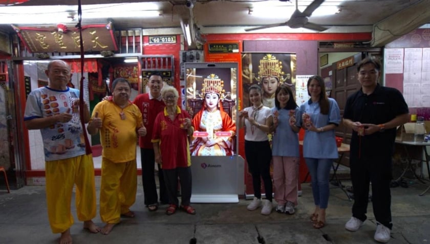 Đại diện đền cho biết đây là tượng Thánh Mẫu Ma Tổ bằng trí tuệ nhân tạo đầu tiên trên thế giớI
