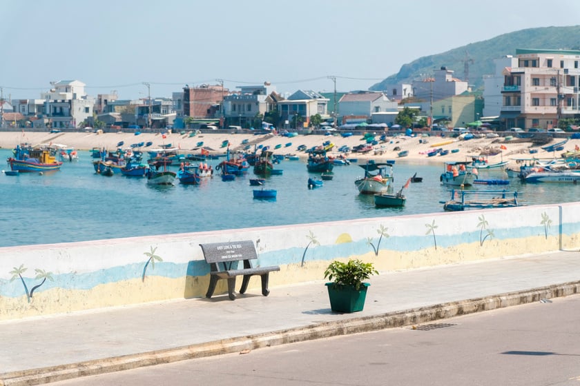 Không phải là nơi có những resort sang trọng hay bãi biển nổi tiếng, Nhơn Hải gây thương nhớ bằng cách rất riêng
