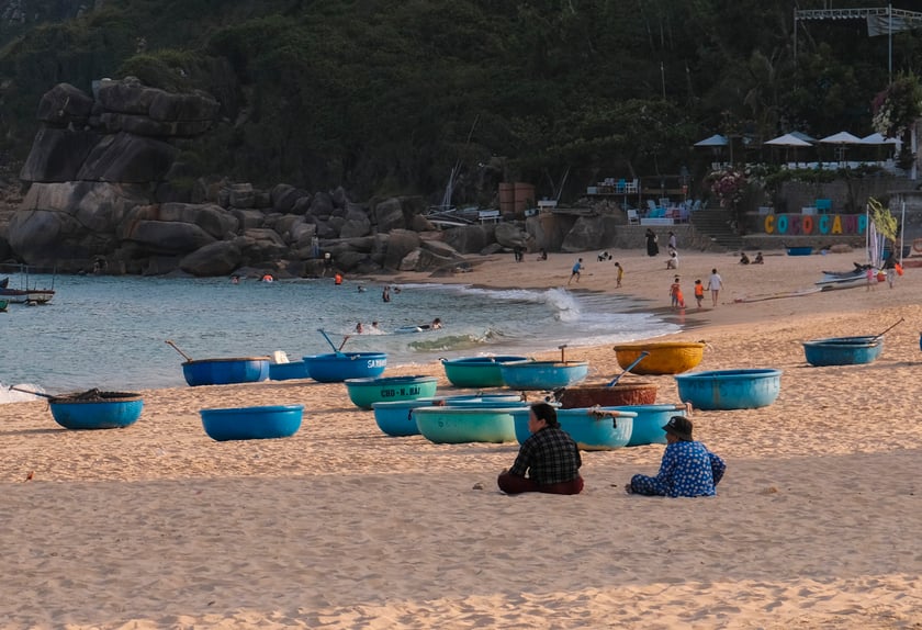 Cuộc sống nơi đây không dư dả, nhưng dường như ai cũng học được cách vui với những gì mình có