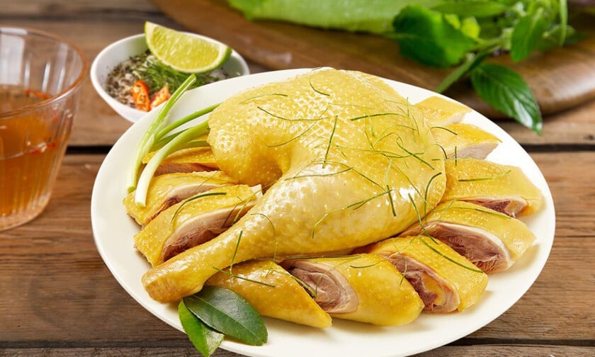Món gà luộc tưởng chừng đơn giản nhưng cũng nhiều công sức được gửi gắm