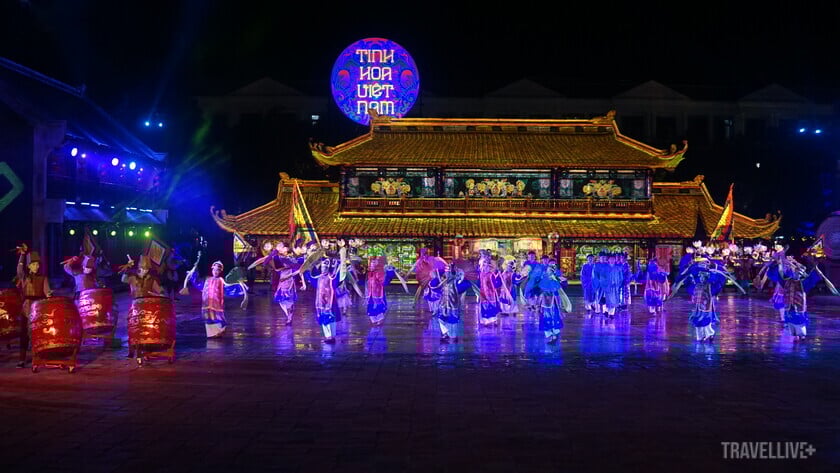 Kết hợp trình chiếu hiện đại và hiệu ứng sân khấu, chương trình đem đến trải nghiệm thị giác mãn nhãn, gắn kết truyền thống với công nghệ