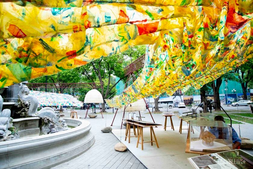 Trung tâm Pavilion là một mái vòm làm từ giấy dó