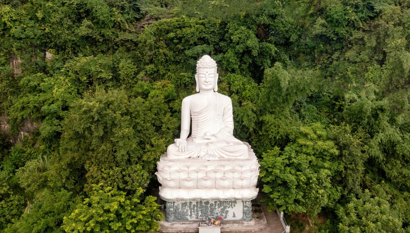 Sáng 17/5, tại chùa Tam Chúc (thị trấn Ba Sao, huyện Kim Bảng, tỉnh Hà Nam) sẽ diễn ra lễ cung rước và tôn trí Xá Lợi Đức Phật Thích Ca Mâu Ni - Bảo vật quốc gia của Ấn Độ, trong khuôn khổ các hoạt động chào mừng Đại lễ Phật đản Liên hợp quốc Vesak 2025