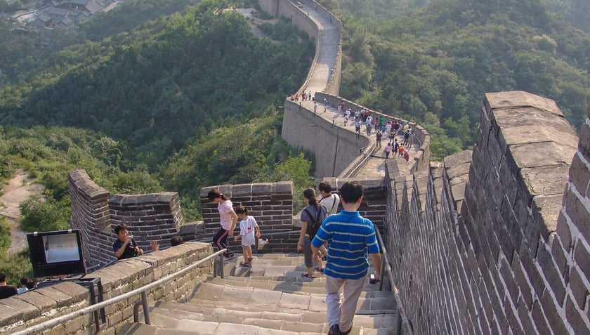 Từ tháng 8/2024, tại khu vực Bát Đạt Lĩnh nổi tiếng của Vạn Lý Trường Thành, gã khổng lồ giao đồ ăn Trung Quốc - Meituan - đã triển khai dịch vụ giao hàng bằng máy bay không người lái (drone)