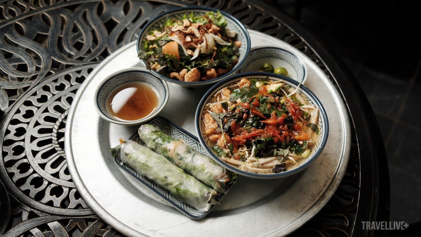 Thực đơn ở đây đa dạng các món chay và được chăm chút kỹ từ hình thức đến chất lượng
