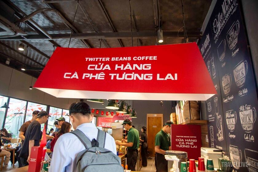 Quán cà phê hướng tới tương lai, công nghệ hiện đại