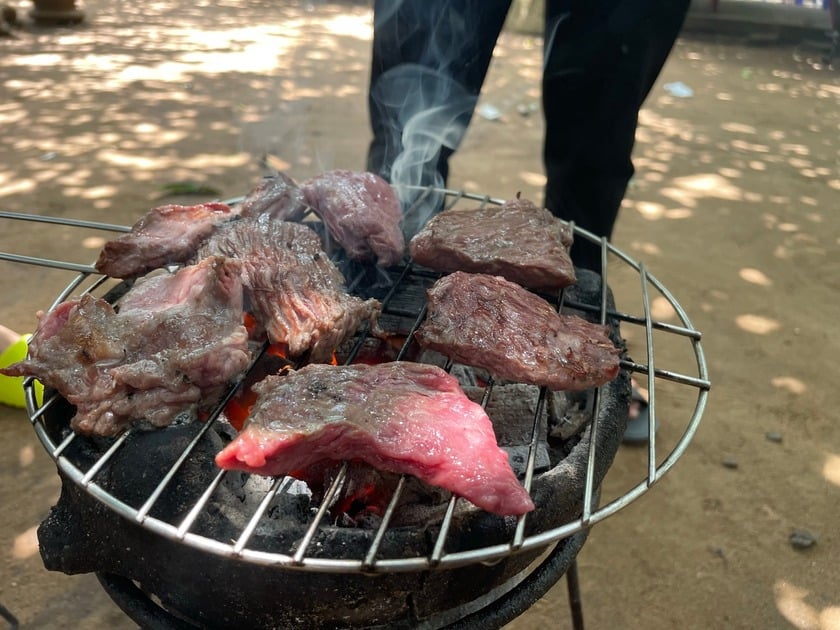 Bò nóng - đặc sản không thể bỏ lỡ tại Phú Quý
