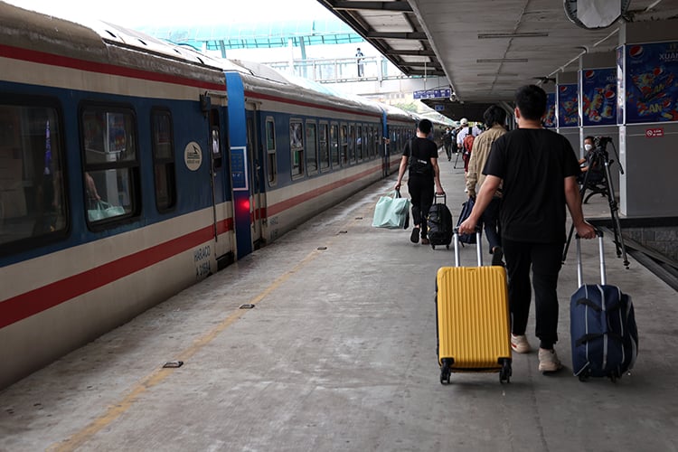 Hành khách có thể mua vé đi tiếp đến nước thứ ba tại các ga liên vận quốc tế trên lãnh thổ Trung Quốc