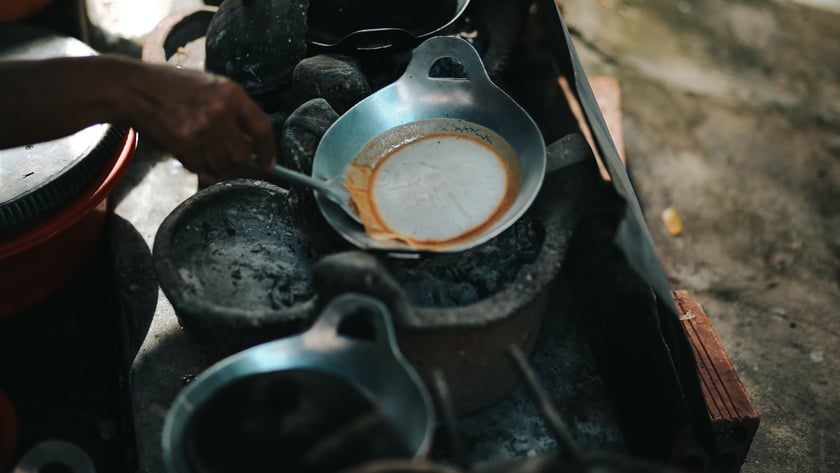 Bột gạo, đường thốt nốt, nước cốt dừa – những nguyên liệu bình dị kết tinh hương vị của cả một vùng đất