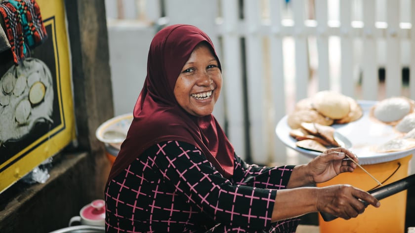Ngồi bên bếp bánh, nghe chuyện thốt nốt và những mùa Ramadan – những lát cắt đời sống giản dị mà sâu sắc