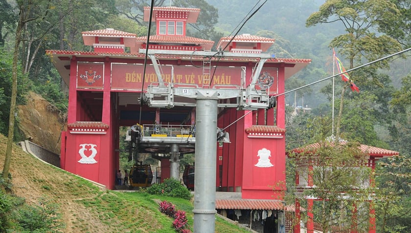 Để được hưởng ưu đãi, du khách cần mang theo giấy tờ tuỳ thân có dán ảnh và sử dụng khứ hồi đồng thời hai dịch vụ cáp treo và xe điện