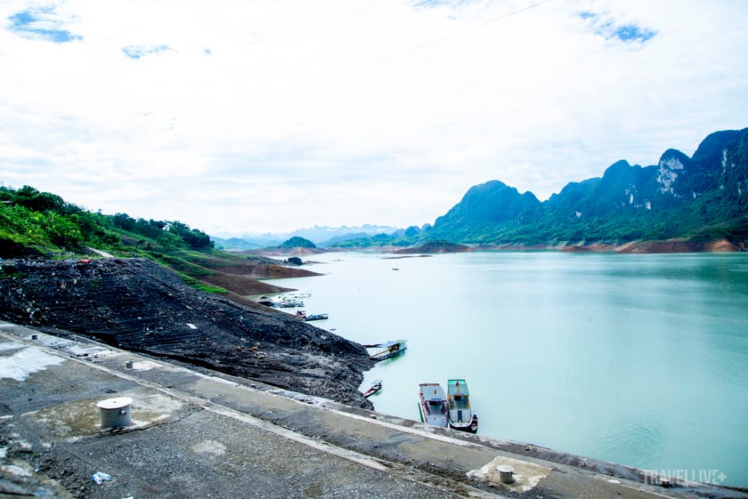 Cảng Ngòi Hoa - điểm tập kết của cả đoàn