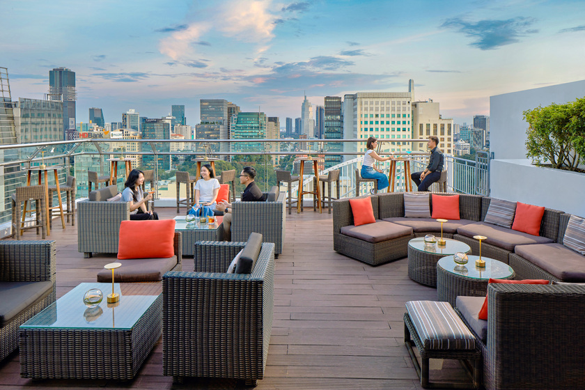 Hoàng hôn tại OnTop Bar