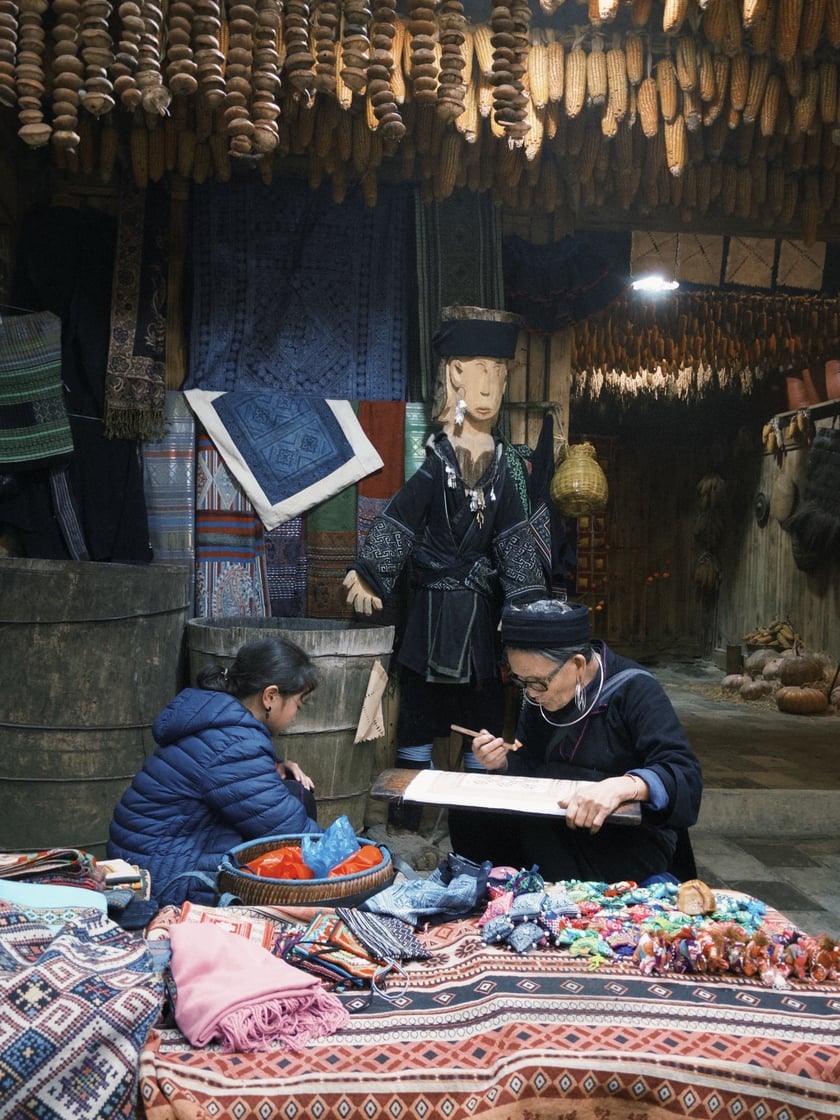 Ở nơi sương rơi chạm mặt người, có những nụ cười đỏ má như thắp lửa vào giá lạnh