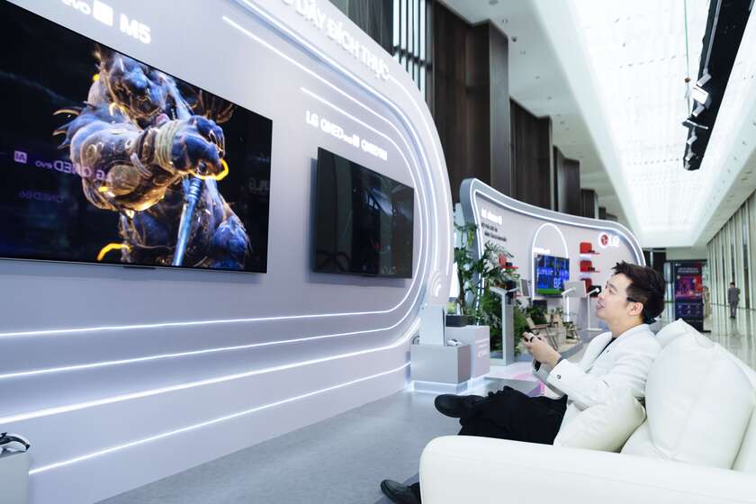 KOL Tuấn Ngọc trải nghiệm thế hệ LG TV AI 2025 tại sự kiện