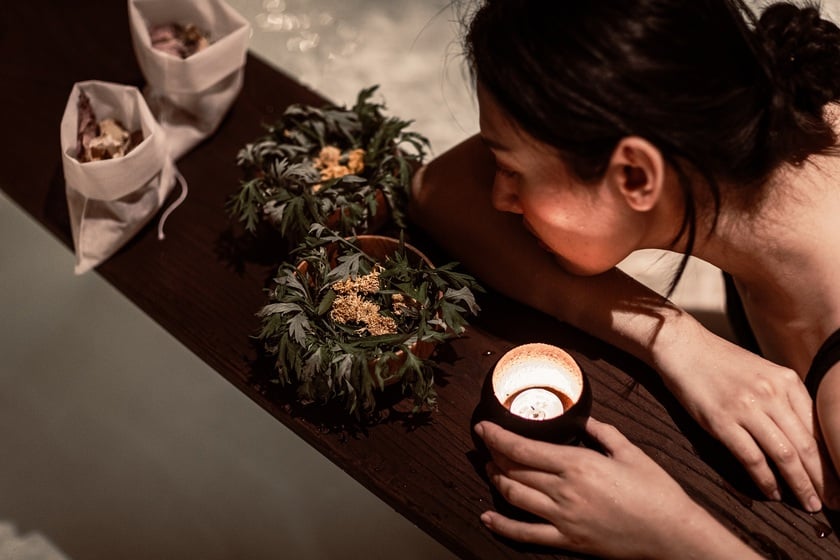 Namia mang đến các liệu pháp từ y học cổ truyền Việt như xông hơi thảo mộc, hơ ngải cứu và Diện Chẩn