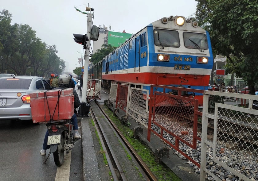Theo đại diện VNR, việc khai thác tuyến tàu này là bước tiếp theo sau các chuyến tàu thử nghiệm kỹ thuật diễn ra vào đầu tháng 5