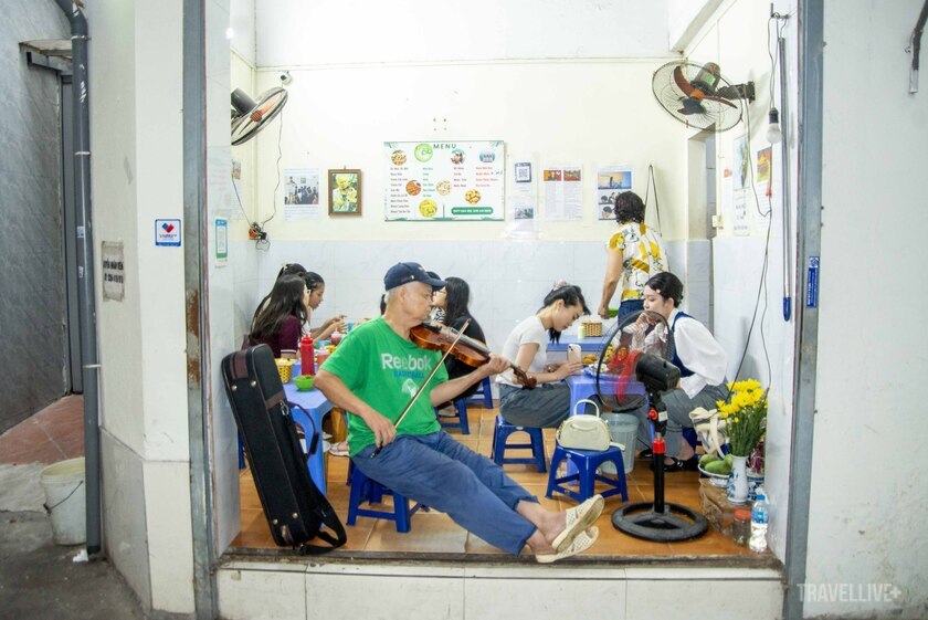 Khách đến ăn vừa được