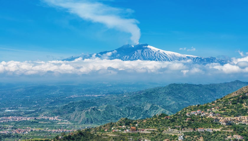 Núi Etna mang đến vẻ đẹp hùng vĩ và khó lường của thiên nhiên nhưng cũng tạo nên cho du khách trải nghiệm mạnh mẽ và đáng kinh ngạc nhất