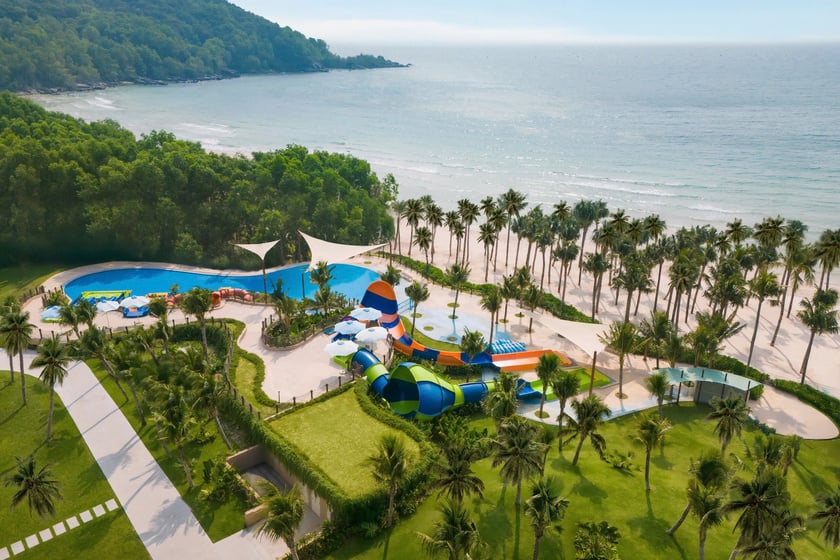 New World Phu Quoc Resort nằm nép mình bên bờ biển hoang sơ của Bãi Khem