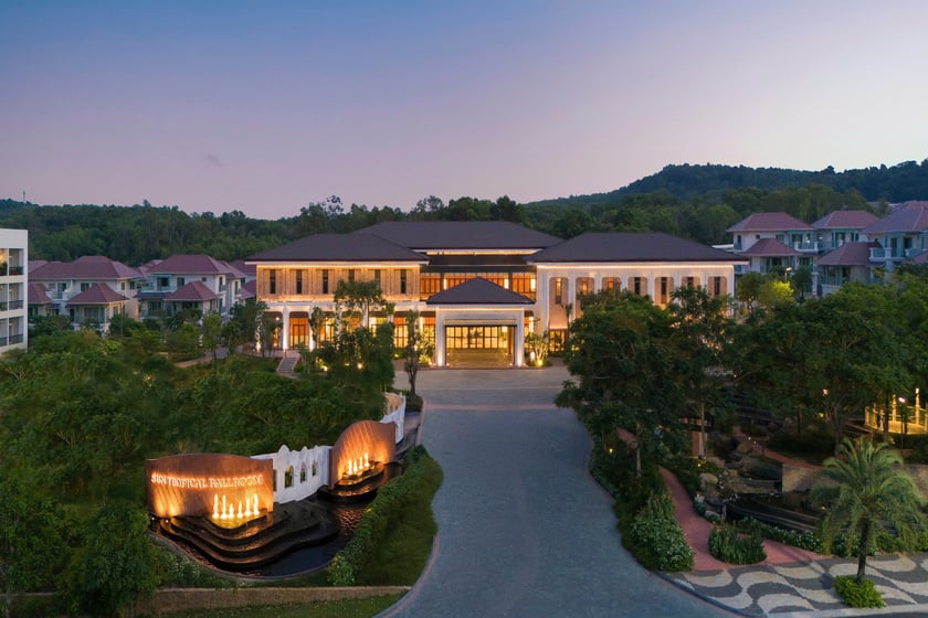 New World Phu Quoc Resort đã hiện diện suốt bốn năm, lặng lẽ ghi dấu trên bản đồ nghỉ dưỡng như một miền ký ức sống động