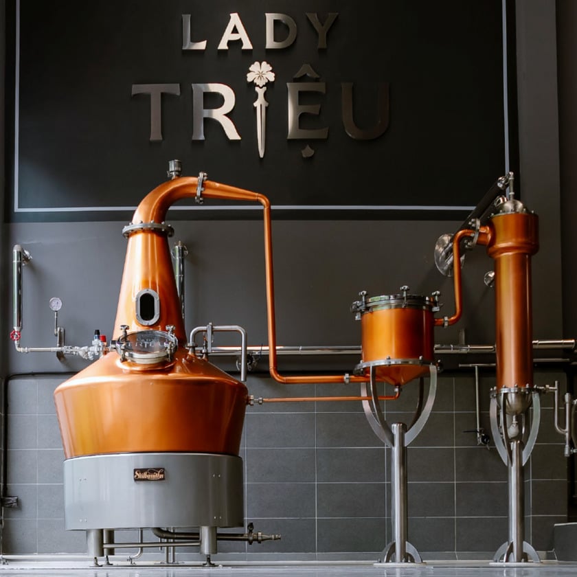 Nhà máy chưng cất Lady Triệu