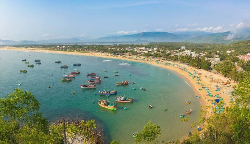 UBND tỉnh Bình Định cũng đề xuất Cục Hàng không Việt Nam xem xét duy trì các chuyến bay đêm đến hết năm 2025, nhằm phục vụ nhu cầu đi lại của người dân, du khách, đồng thời tạo lực đẩy phát triển du lịch địa phương