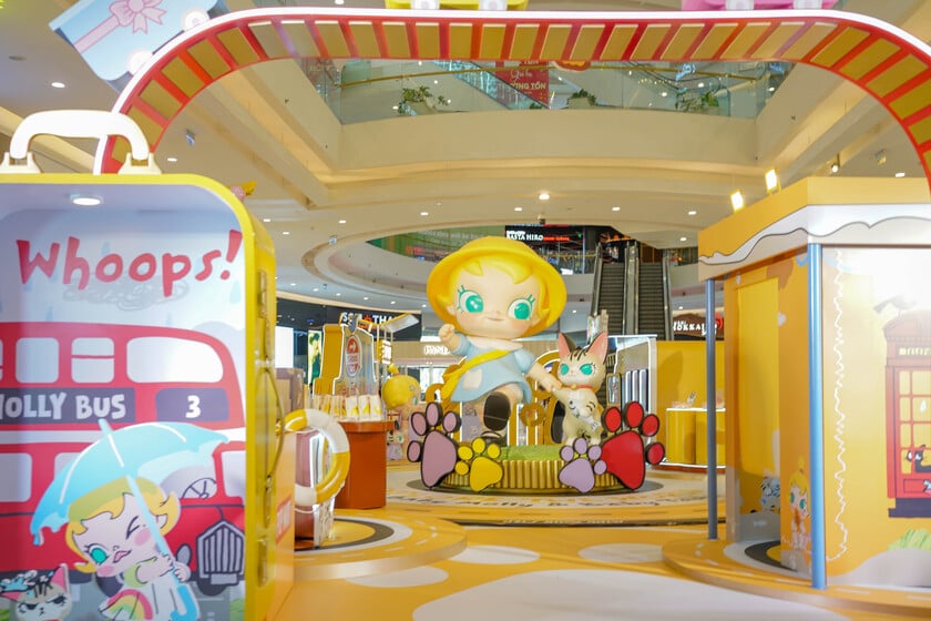 Không gian tươi sáng của triển lãm pop-up Baby Molly Adventure tại tầng trệt Crescent Mall sáng ngày 6/6.