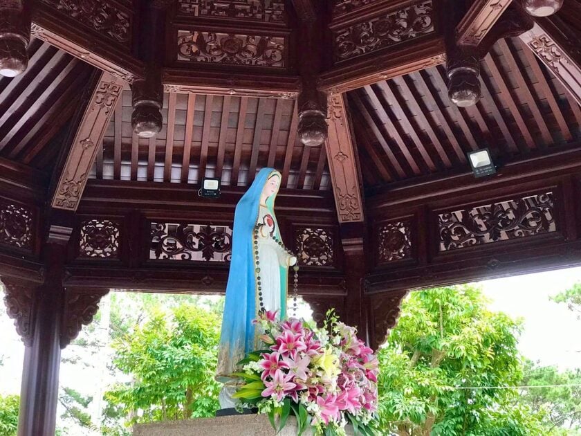 Tượng Đức Mẹ Măng Đen