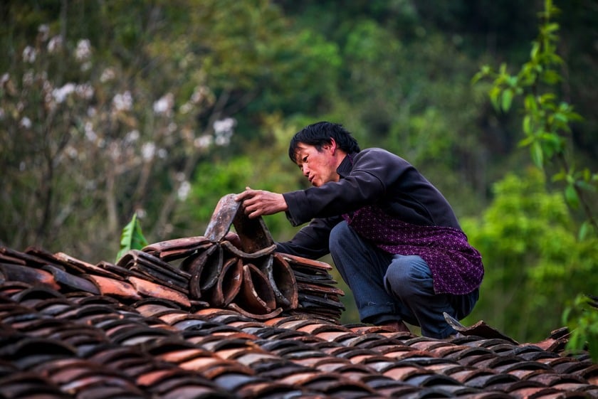 Những ngôi nhà cũ được cải tạo để làm du lịch nhưng vẫn giữ nét kiến trúc truyền thống, mái lợp ngói âm dương.