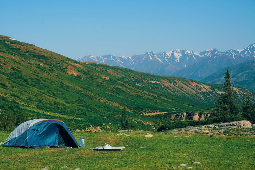 Điểm camp-site cũng là nơi bắt đầu cho hành trình trekking xuyên suốt 16 tiếng đến hồ Eshenkul.