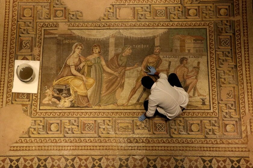 Bảo tàng Zeugma là nơi đang lưu giữ một trong những bộ tranh khảm phong phú nhất thế giới cũng như các bức họa, đài phun nước và các tác phẩm điêu khắc có từ thời La Mã